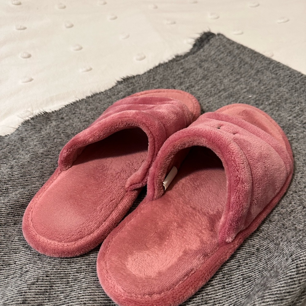 PINK slippers - Picture 2 of 4